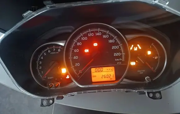 Toyota Yaris Speedometer (instrument cluster) 838000UB10 MB1575703770