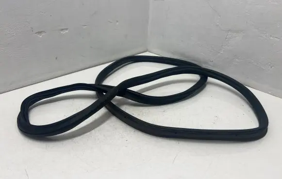 Volkswagen Polo V 6R Trunk rubber seal (body) 6R6827705B
