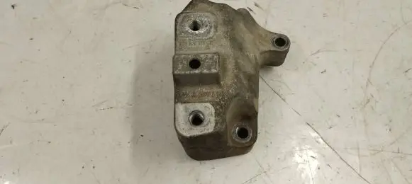 Gearbox mounting bracket