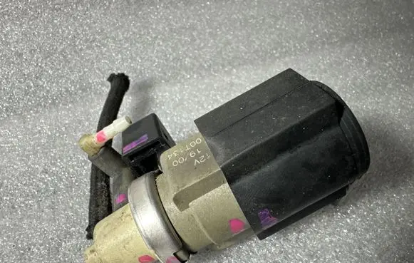 Audi A8 S8 D2 4D Turbo solenoid valve 057906629