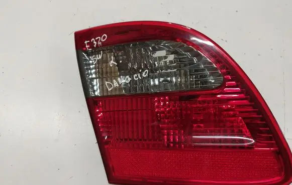 Tailgate rear/tail lights