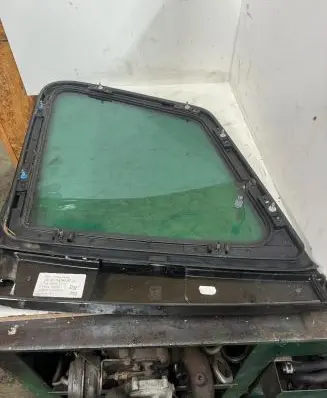 Volkswagen Touareg I Rear side window 7L6845297AJ