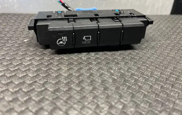 Lexus NX Steering wheel buttons/switches 75R392