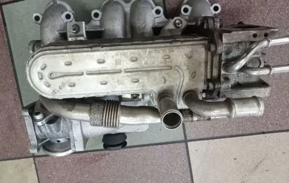 Volkswagen Golf V EGR valve cooler 038131513AD