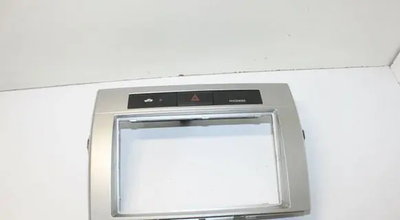 Toyota Corolla Verso E121 Radio/GPS head unit trim 