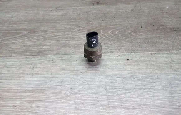 Volvo V70 Brake power pressure regulator 