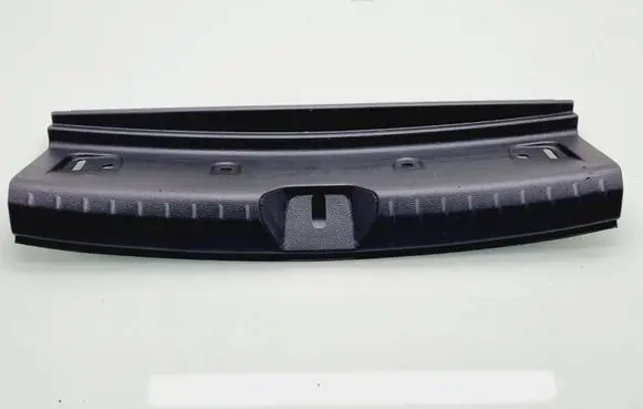 Trunk/boot sill cover protection