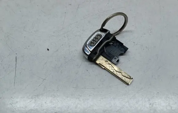 Audi A5 8T 8F Ignition key/card 2701AFBSB802