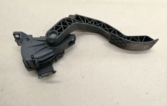 Volkswagen PASSAT B5.5 Accelerator throttle pedal 8D1721523F