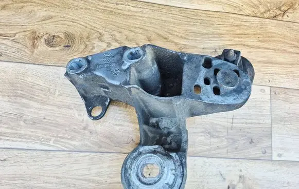 Audi A4 S4 B6 8E 8H Engine mounting bracket 8E0199351C