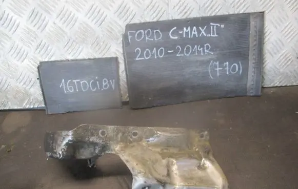Ford C-MAX II Heat shield in engine bay 