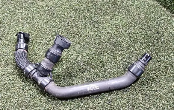 Renault Master III Engine coolant pipe/hose 212835215R