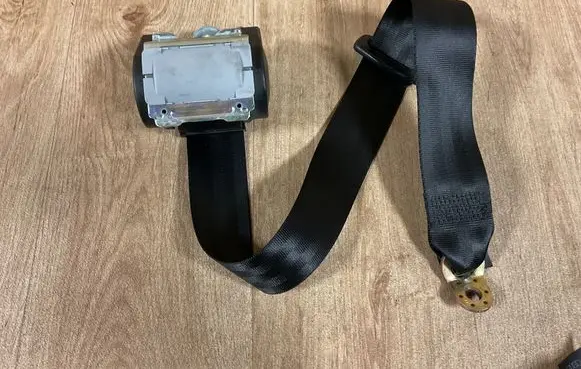 Rear seatbelt