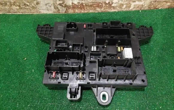 Opel Zafira C Fuse box set