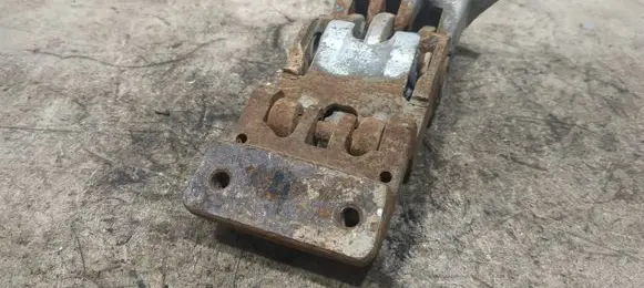 Iveco Daily 5th gen Rear door lower hinge 