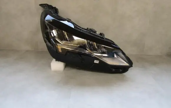 Peugeot 3008 II Headlight/headlamp 89914772
