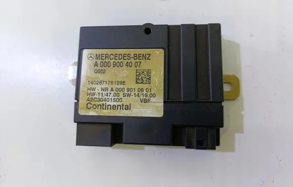 Mercedes-Benz C W205 Fuel pump relay 