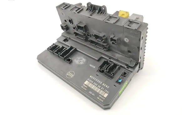Mercedes-Benz Vito Viano W639 SAM control unit 6395450601