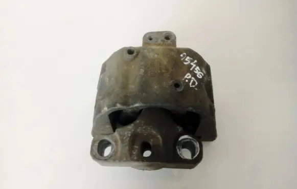Volkswagen Golf IV Engine mount bracket