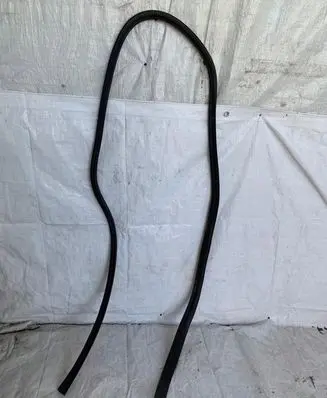 Rear door rubber seal (on body)