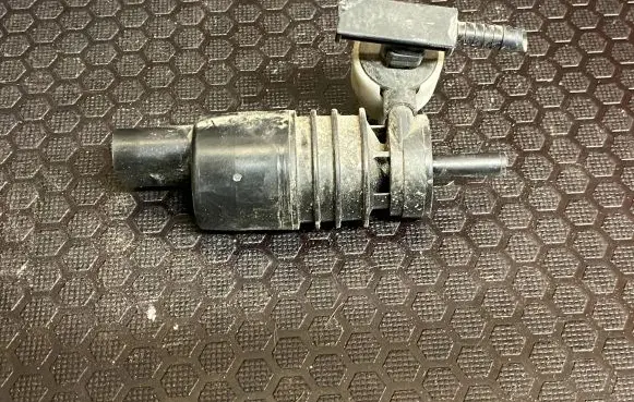 Mercedes-Benz C W204 Windscreen/windshield washer pump 2048660221