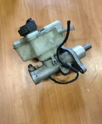 Brake fluid reservoir