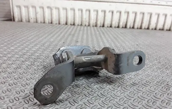 Toyota Avensis Verso Rear door upper hinge