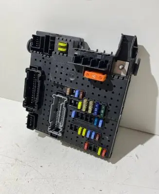 Volvo V70 Fuse module 30728512 00006173738 28017881