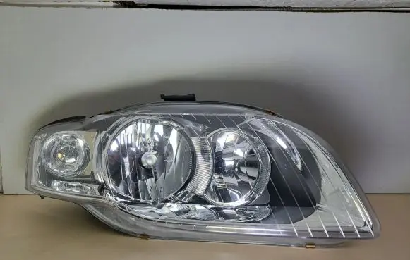 Audi A4 S4 B7 8E 8H Headlight/headlamp