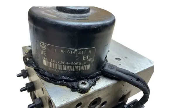 Volkswagen Golf IV ABS Pump 1J0614217B 1J0907379E