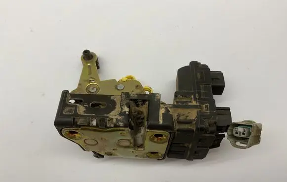 Jeep Cherokee III KJ Front door lock 06896A