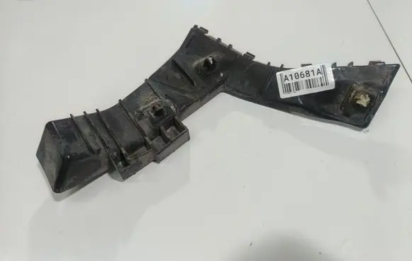 Front bumper mounting bracket