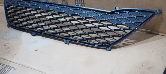 Hyundai i10 Front bumper lower grill 0X200