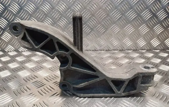 Opel Astra H Engine mounting bracket 13125634