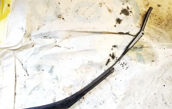 Opel Astra G Front wiper blade arm