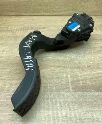 Audi A6 S6 C5 4B Accelerator throttle pedal 8D1723523G 6PV007770