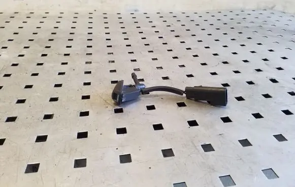 Ford Mondeo MK IV Windshield washer spray nozzle BM5117666A