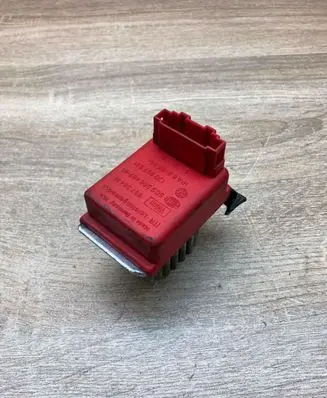 Audi A4 S4 B5 8D Heater blower motor/fan resistor 1J0907521 5DS006467
