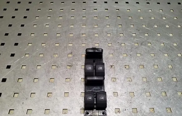 Volkswagen Golf IV Electric window control switch 1J4959857B