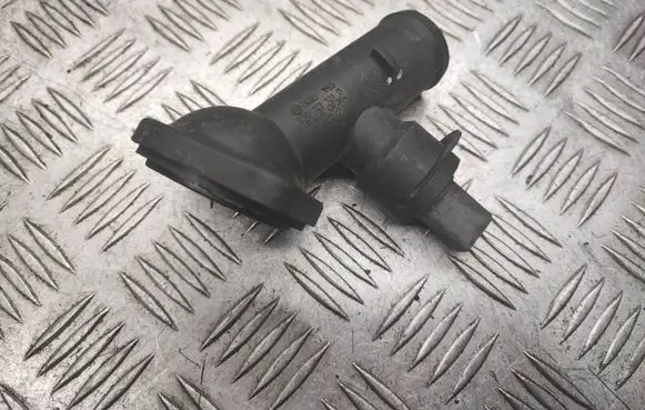 Volkswagen PASSAT B6 Engine coolant pipe/hose 03G121121D