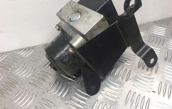 Toyota Land Cruiser (J100) ABS Pump 4451060020 221102100351