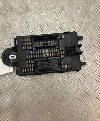 Volvo XC90 Fuse module 32142591