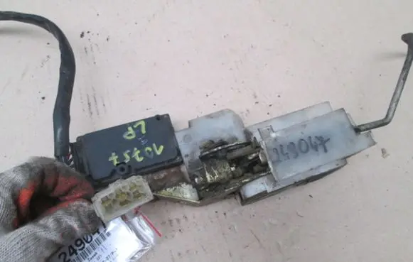 Mazda 323 F Front door lock
