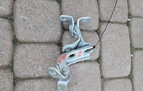 Opel Astra K Rear door lower hinge