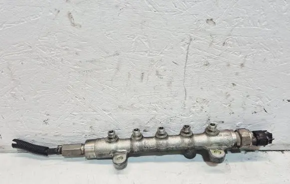 Mazda CX-7 Fuel distributor 
