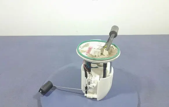 Mazda 3 III In-tank fuel pump PEAR1335X