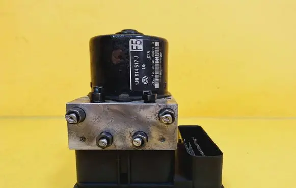 Volkswagen Golf IV ABS Pump 1J0614517J 1C0907379