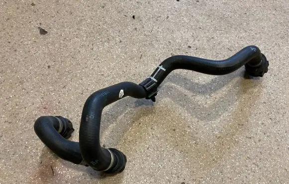 BMW i4 Engine coolant pipe/hose 8477901