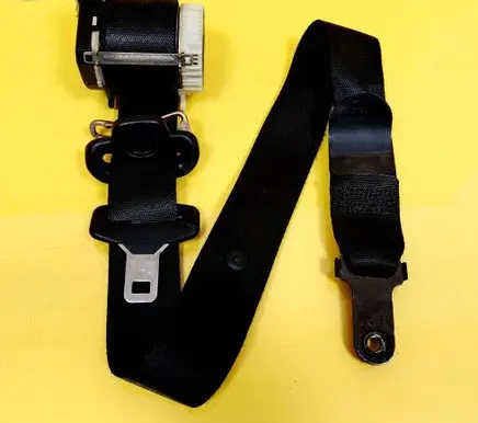 Ford Mondeo Mk III Front seatbelt 33023899