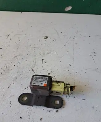 Suzuki Grand Vitara II Airbag deployment crash/impact sensor 3893065J10